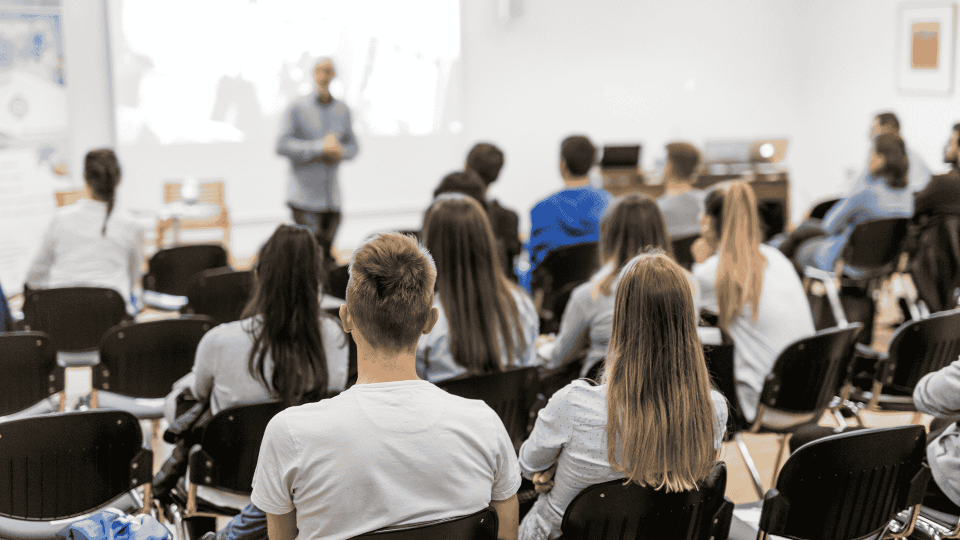 Suasana Acara Town Hall Meeting Dalam Perusahaan